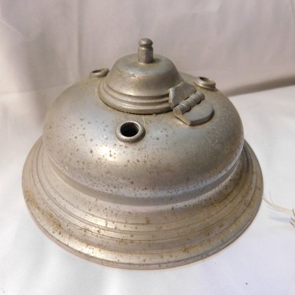 Antique STIEFF PEWTER WILLIAMSBURG 3 HOLE INK WELL WITH 3 FEATHER QUILLS - Picture 6 of 9